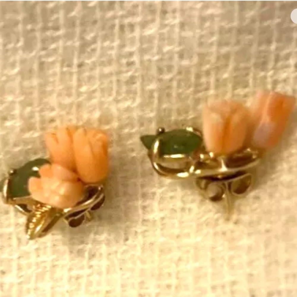 Vintage Carved Peach Coral Tulip Flower Jade Leaves Pierced Earrings - Picture 12 of 12